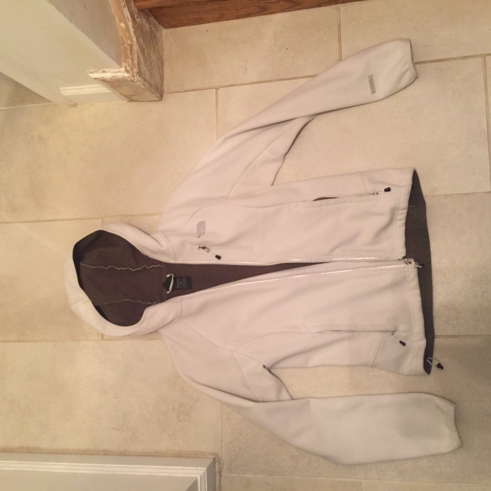 North Face women's whitewindwalljacket size medium